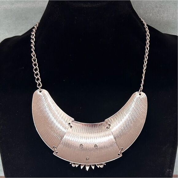 Vtg Hammered Metal Rhinestone Cluster Boomerang Necklace Women's 17" Silver-tone - Picture 5 of 6